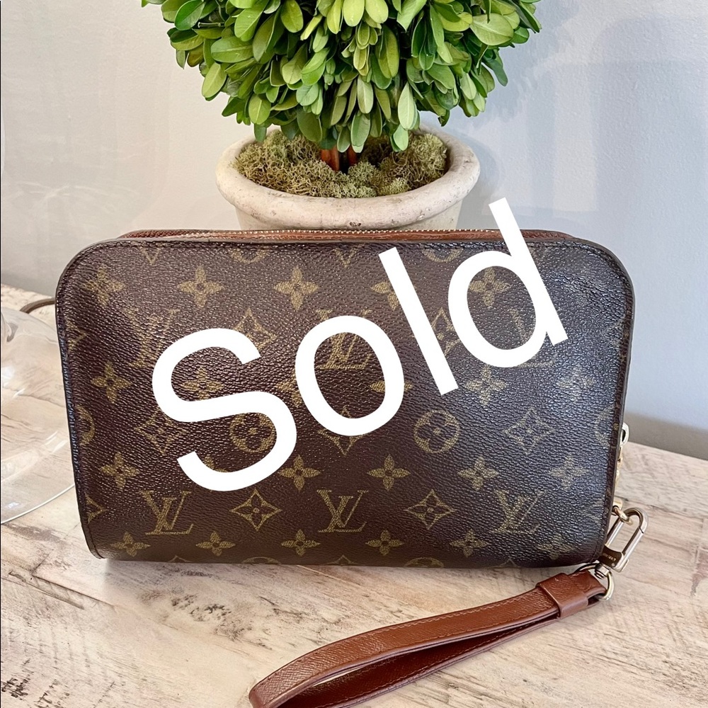 Authentic Louis Vuitton Clutch/Wristlet